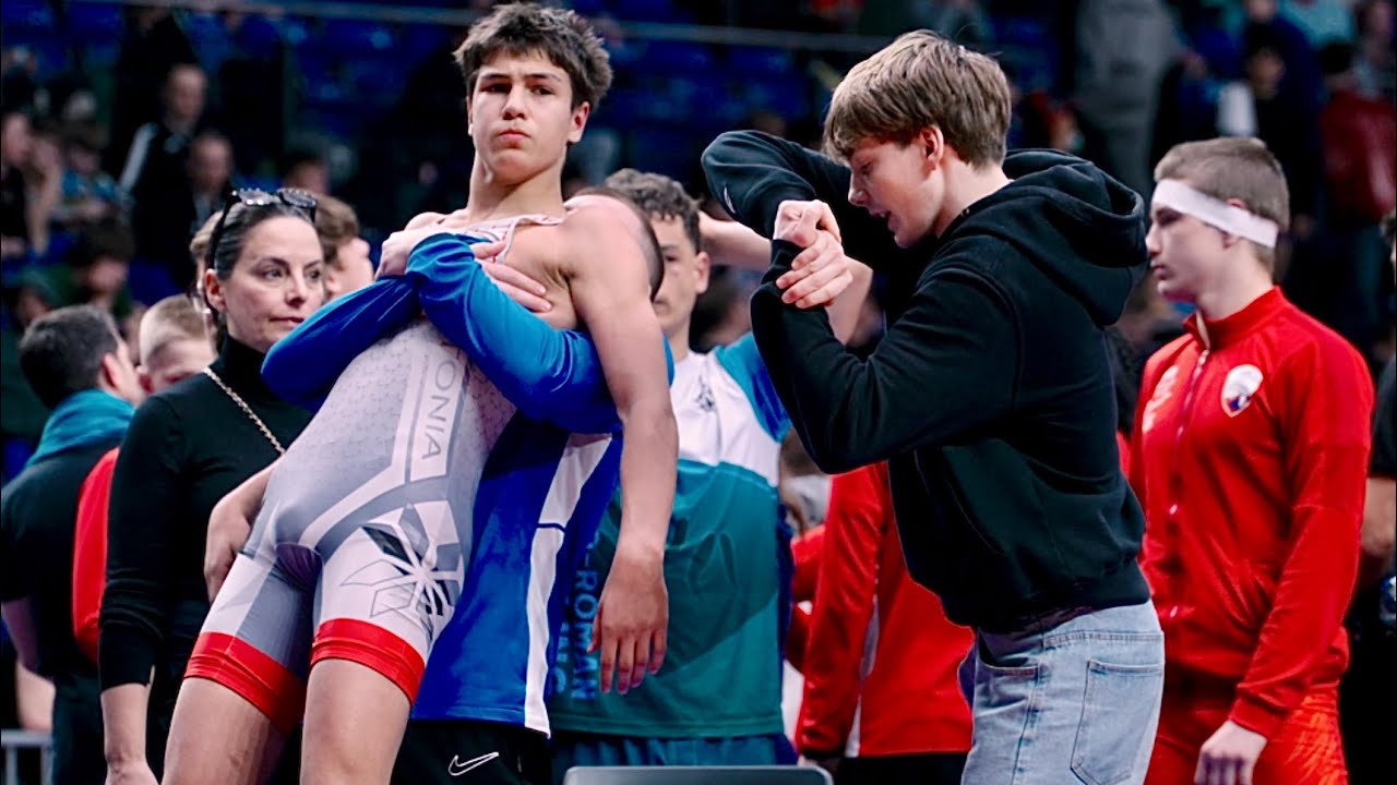 U17 Mark R&otilde;bakov (EST) vs Mykolas Kazenas (LTU) 55kg. Greco-roman boys youth wrestling. C-cam-man