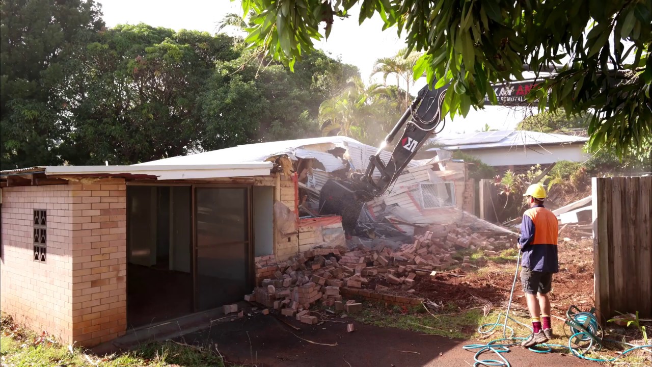 Demolition of house using 22 tonne Excavator
