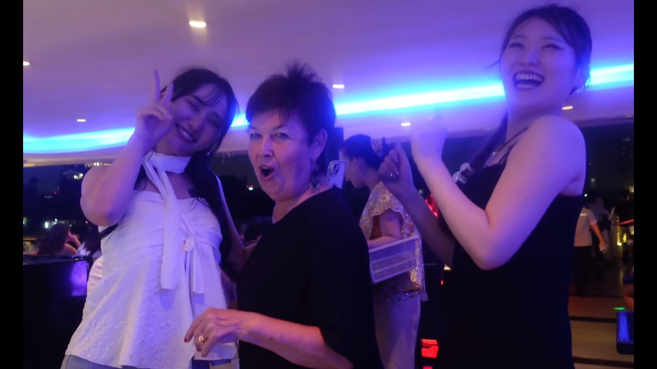 Chao Phraya Princess Dinner Cruise - MUST DO in Bangkok! 🛳️🛳️🛳️  (曼谷昭披耶公主號遊船+自助晚餐）