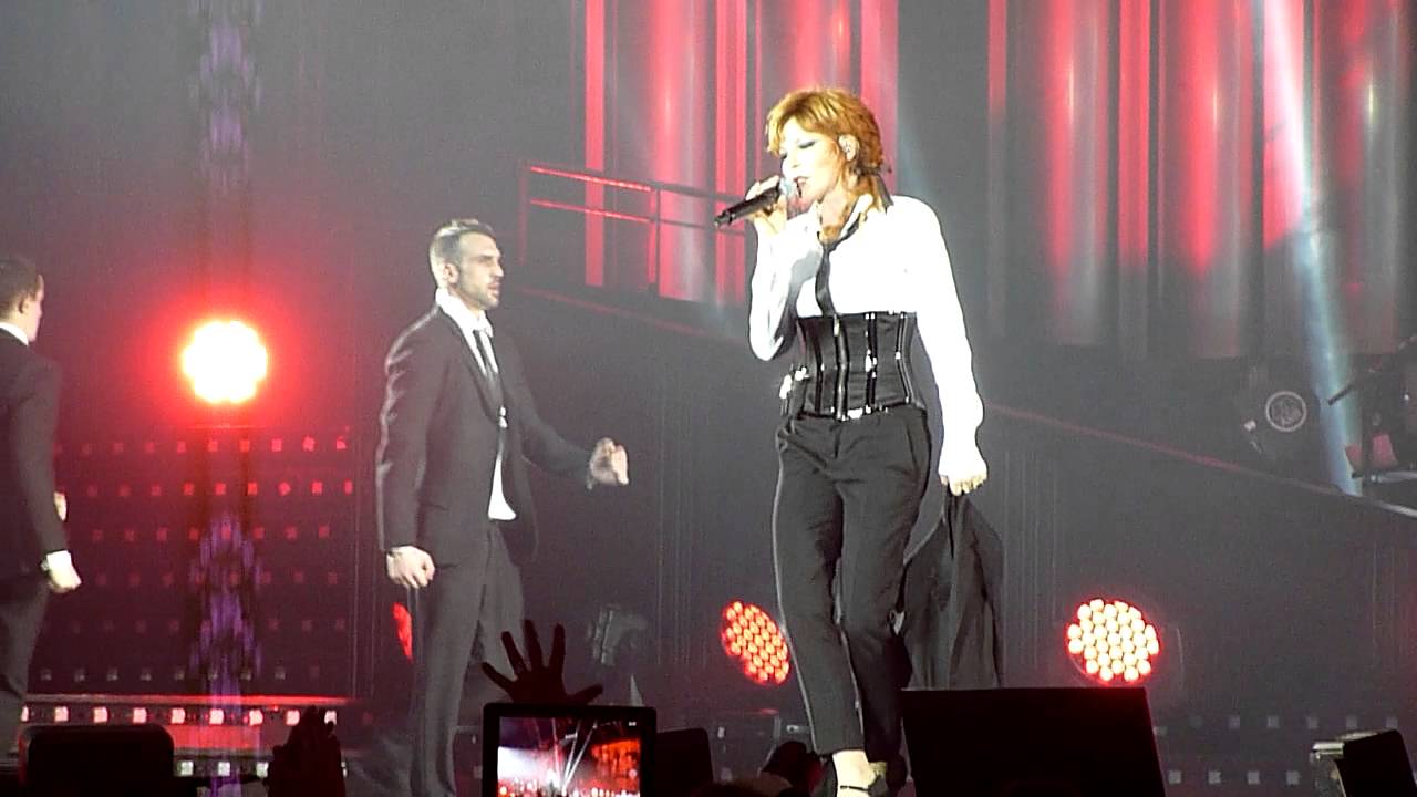 Mylene Farmer - À l'ombre (01.11.2013, Olympijskiy Stadium, Moscow, Russia)