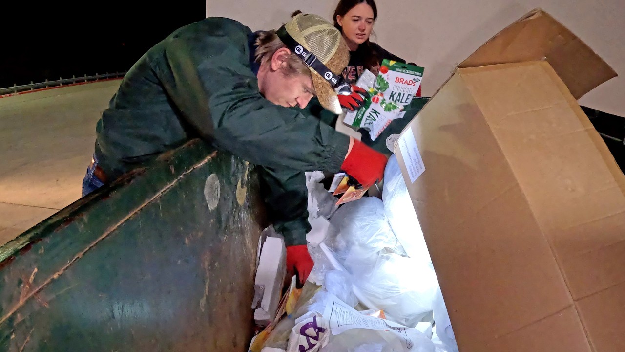 Dumpster Diving at Night – HUGE Haul Reveal with Lots of Fancy Snacks!