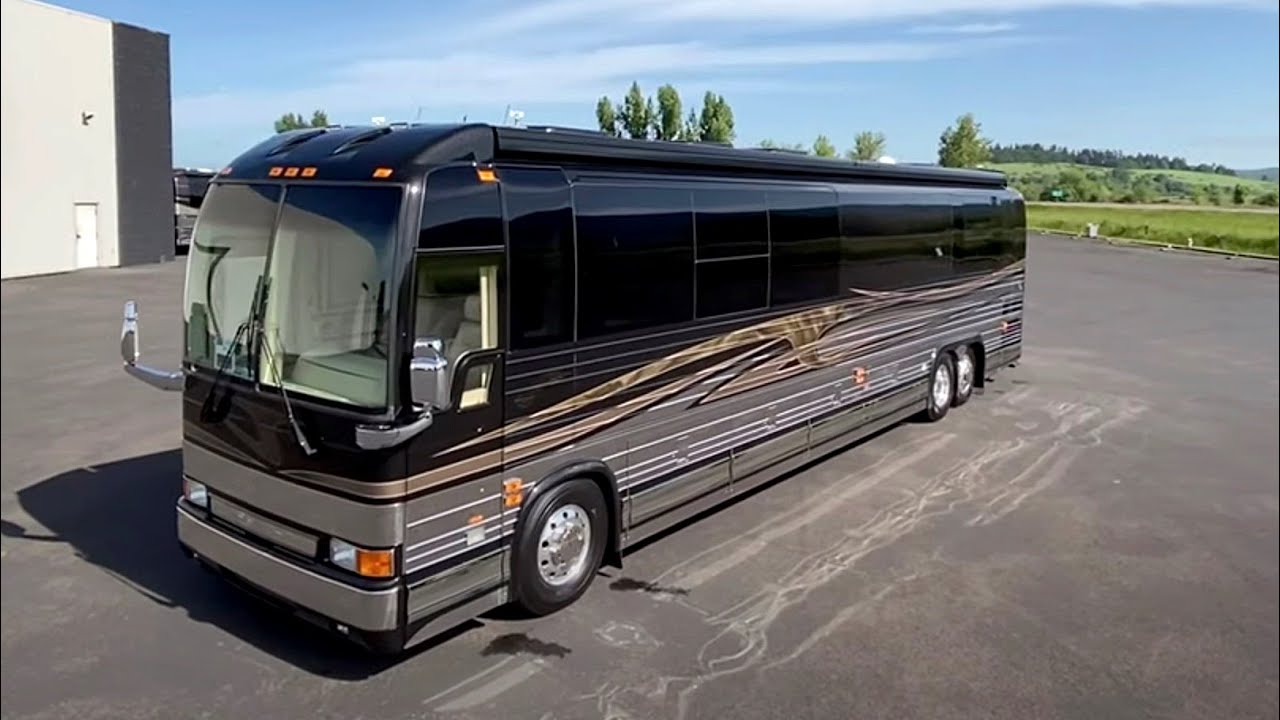 Pre-Owned Prevost XLII Luxury RV: Marathon Coach #0836