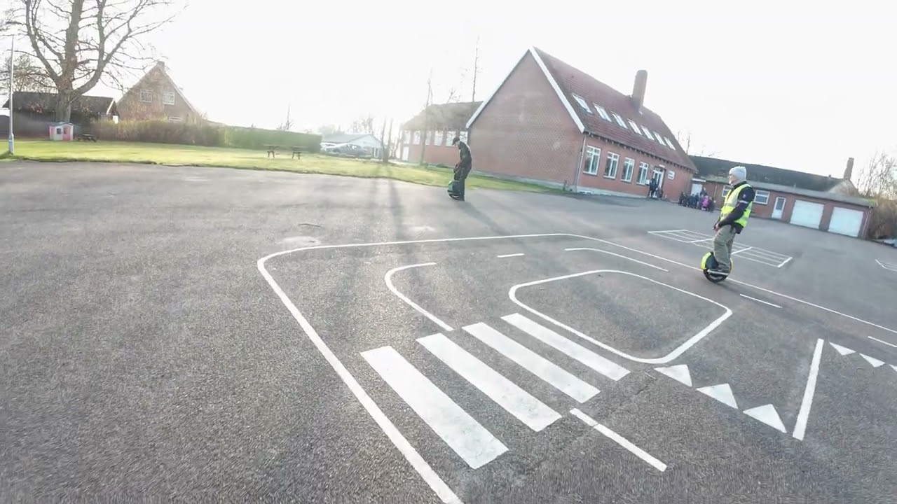 Kasper lærer at køre på EUC med PrometEUC metoden.