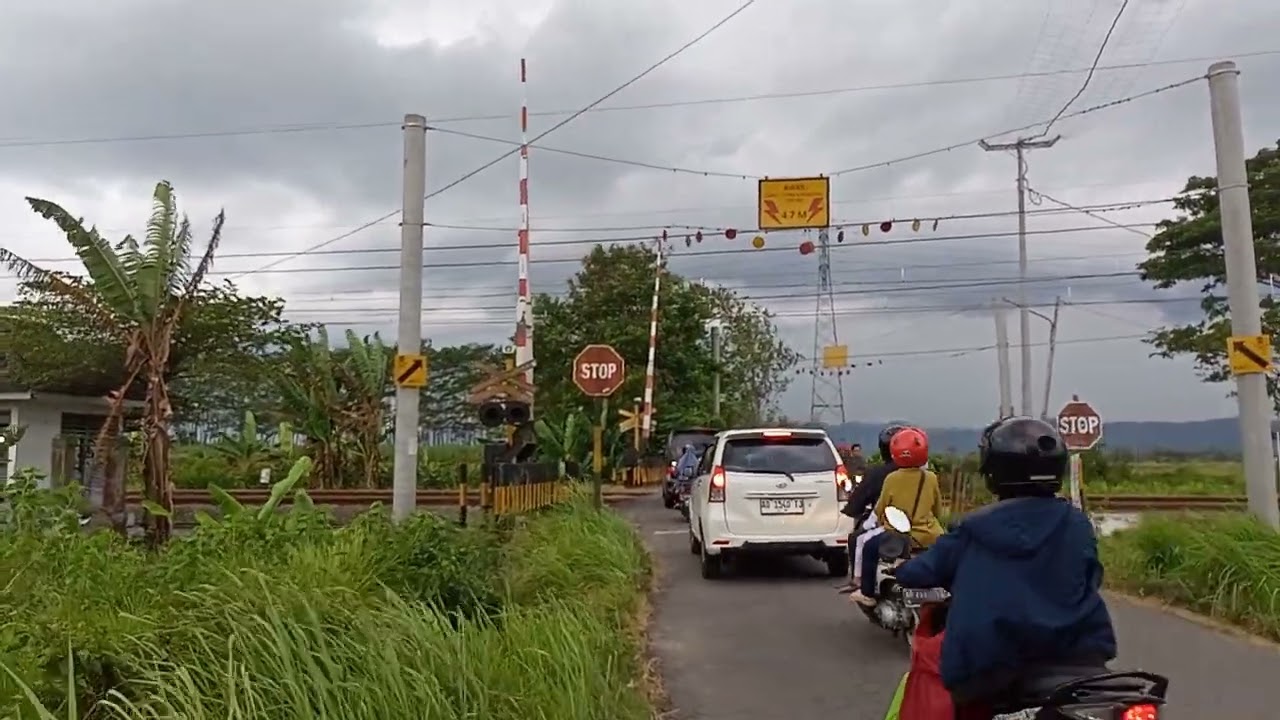 perlintasan kereta api JPL 295 Klaten