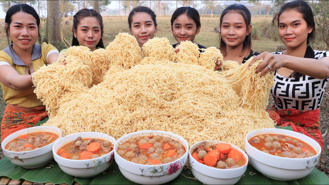 Wow amazing cooking noodle with beef soup recipe in my family - Amazing video
