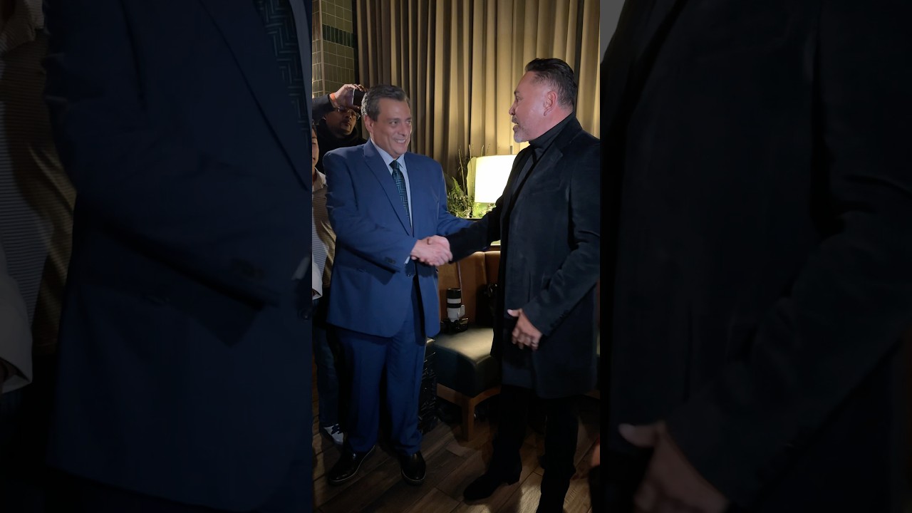 FIGHTERS WILL ALWAYS COME FIRST. 🔰 #WBCboxing Oscar De La Hoya 🤝 Mauricio Sulaim&aacute;n