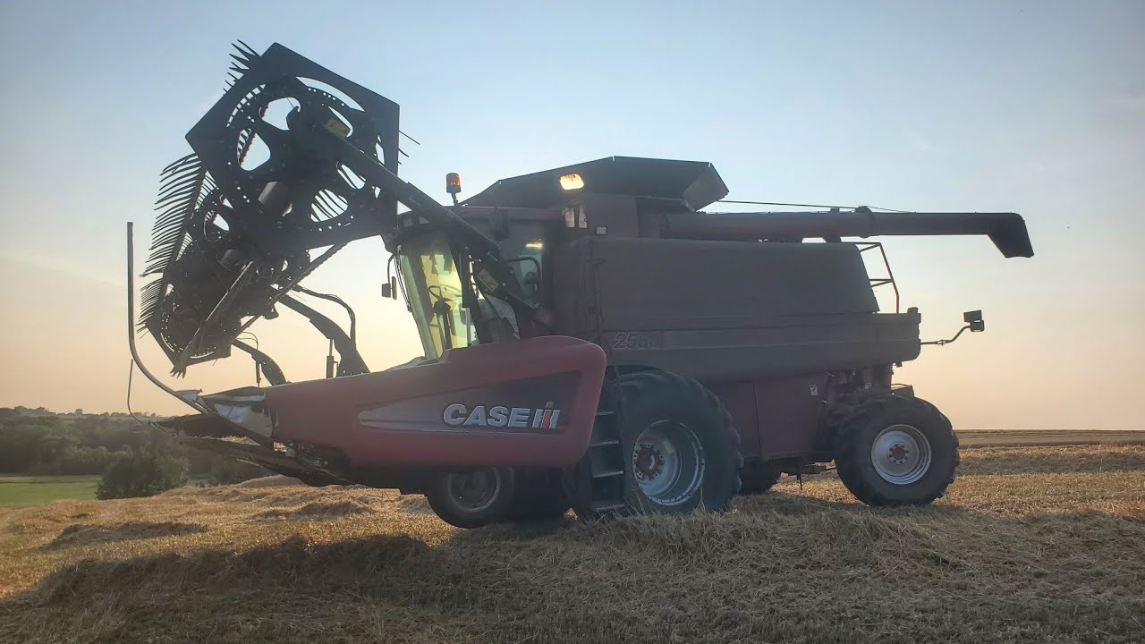 Case Ih 2588 Combine + 30ft Draper Head