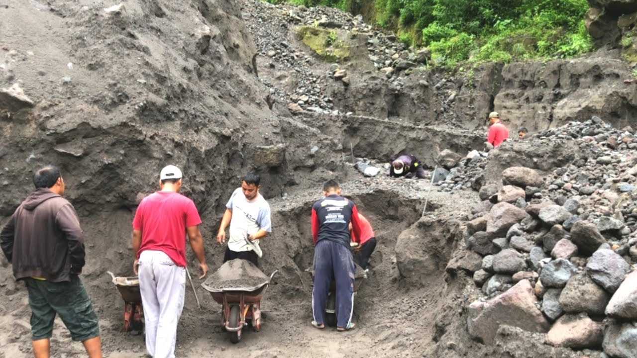 All the miners searched for and sifted the black sand eagerly