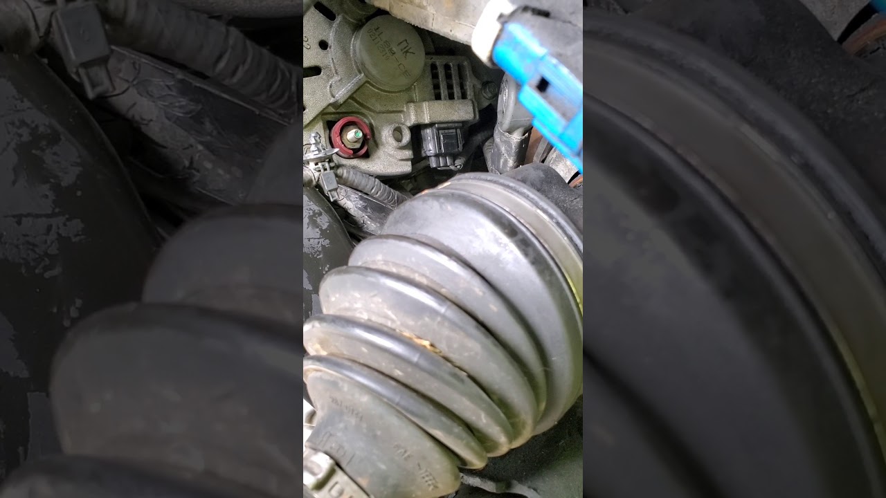 Пошаговая инструкция по замене генератора в Ford Escape 2002 года выпуска.