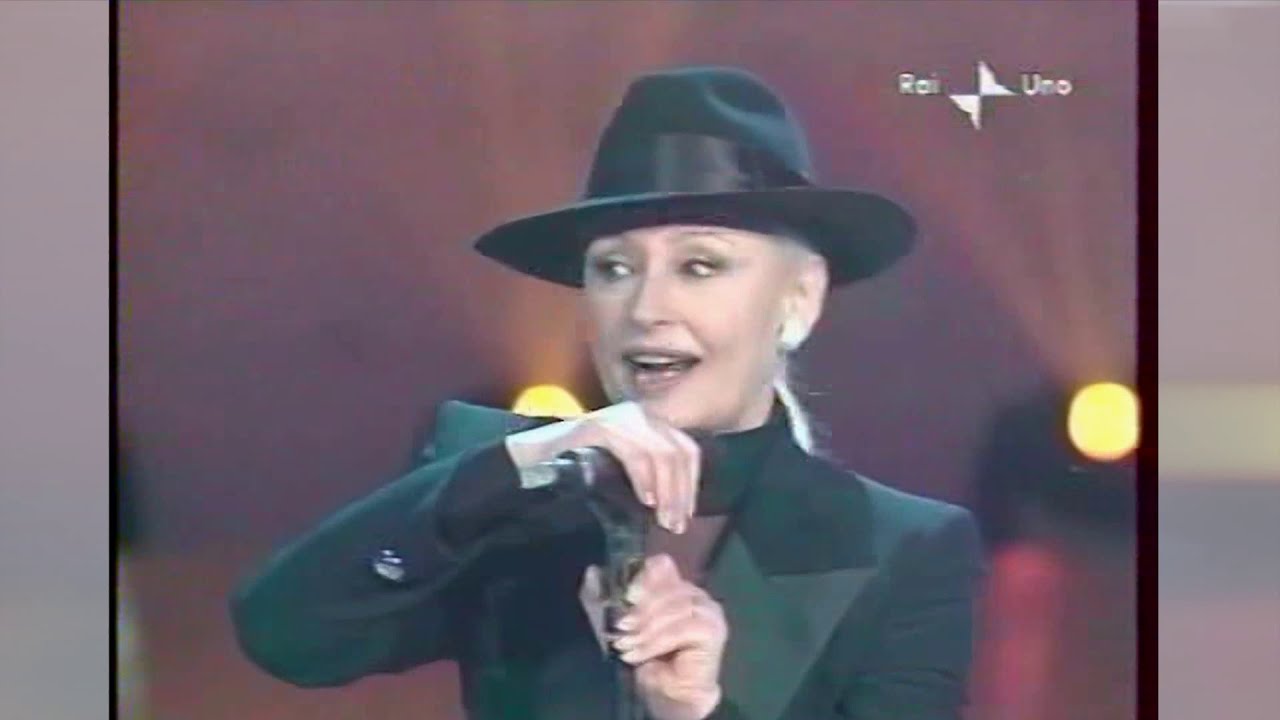 Raffaella Carrà - Medley Di Successi - Carramba Che Fortuna 2000