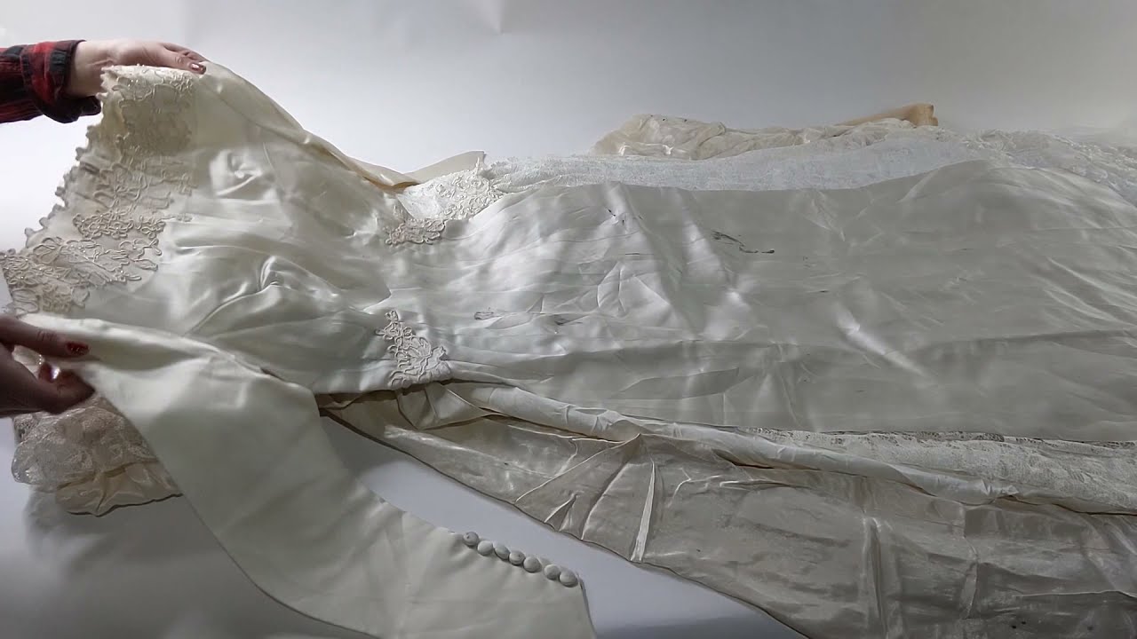 Recycle Vintage Wedding Dresses 0118220-21 9 pcs 21 lbs Wholesale at Tiedemann Globe