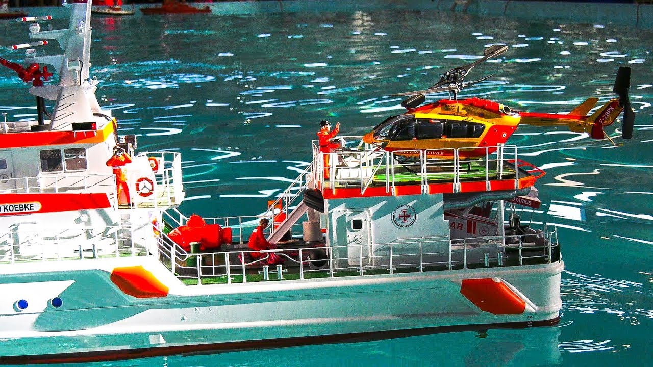 STUNNING RC FIRE RESCUE SHIP ACTION ON THE POOL!! MANY RC MODEL SCALE SHIPS, RC BOATS