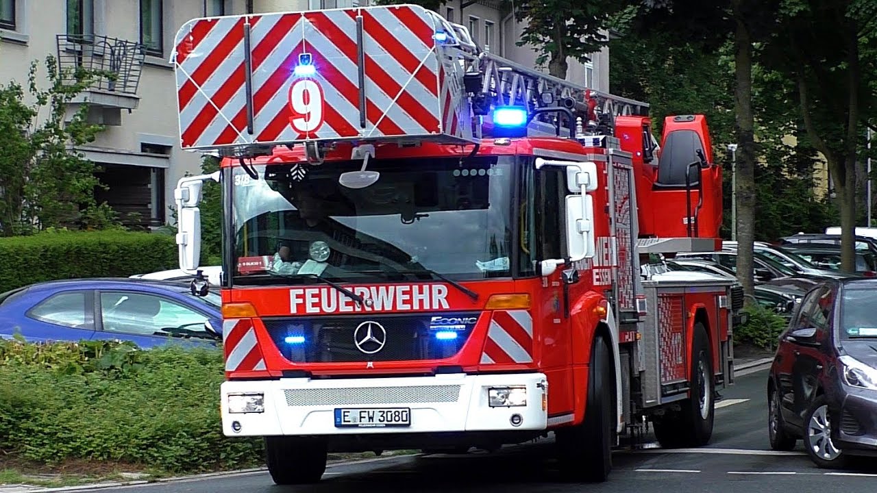 Neue Beklebung! | Feuer- & Rettungswache 9 Essen - Einsatzfahrten Feuerwehr & Leitender Notarzt