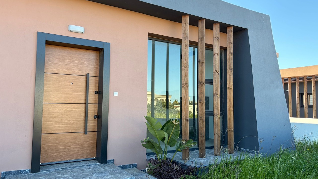 3+1 Bungalow In Yeni Bogazici with cozy fireplace, 2 barbecue zones and private parking