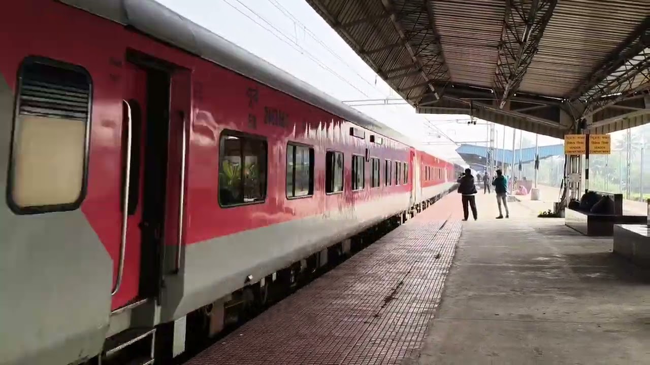 Tebhaga Express with Brand New Lhb coaches skipping Balarambati Station at 110 KMPH