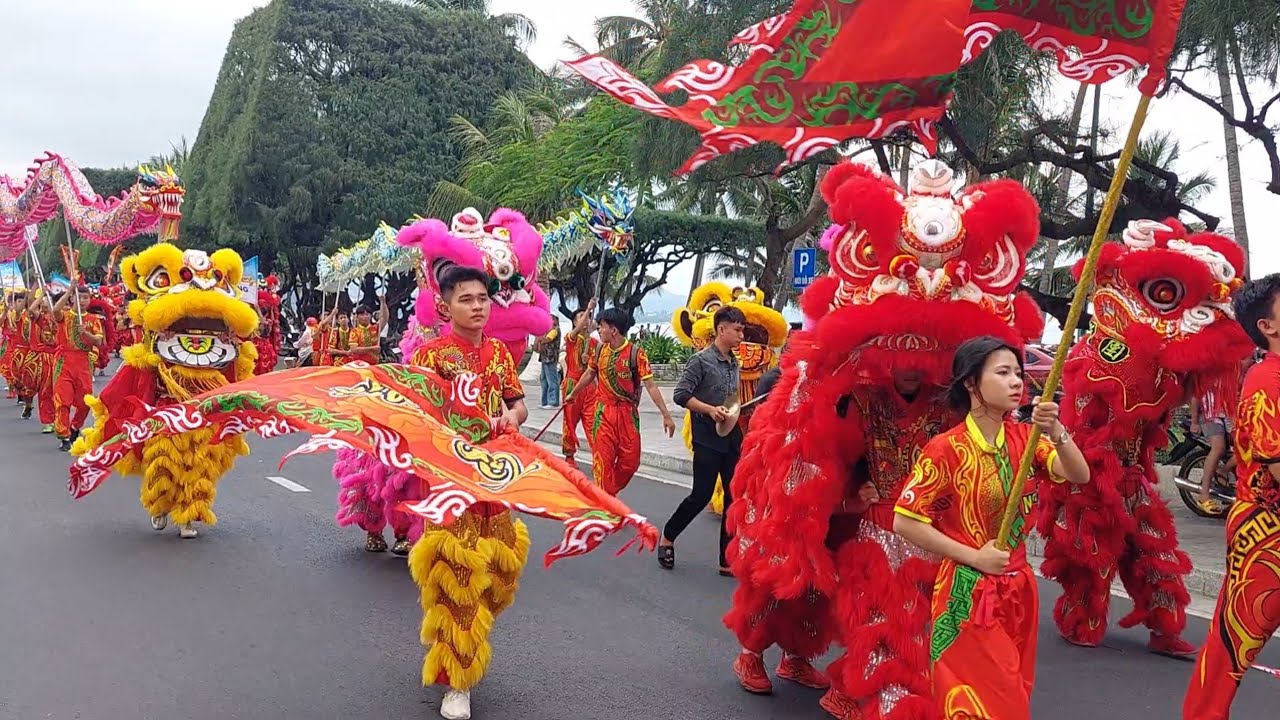 Cả Trăm Chú Lân Rồng Diễu Hành Đường Phố Nha Trang P.1