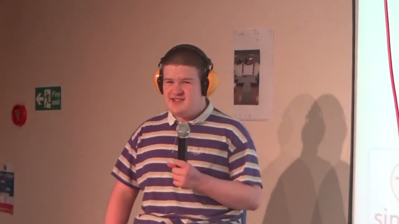 TJ from Chalkwell sings Puzzle Park by smg4 in Lancaster live