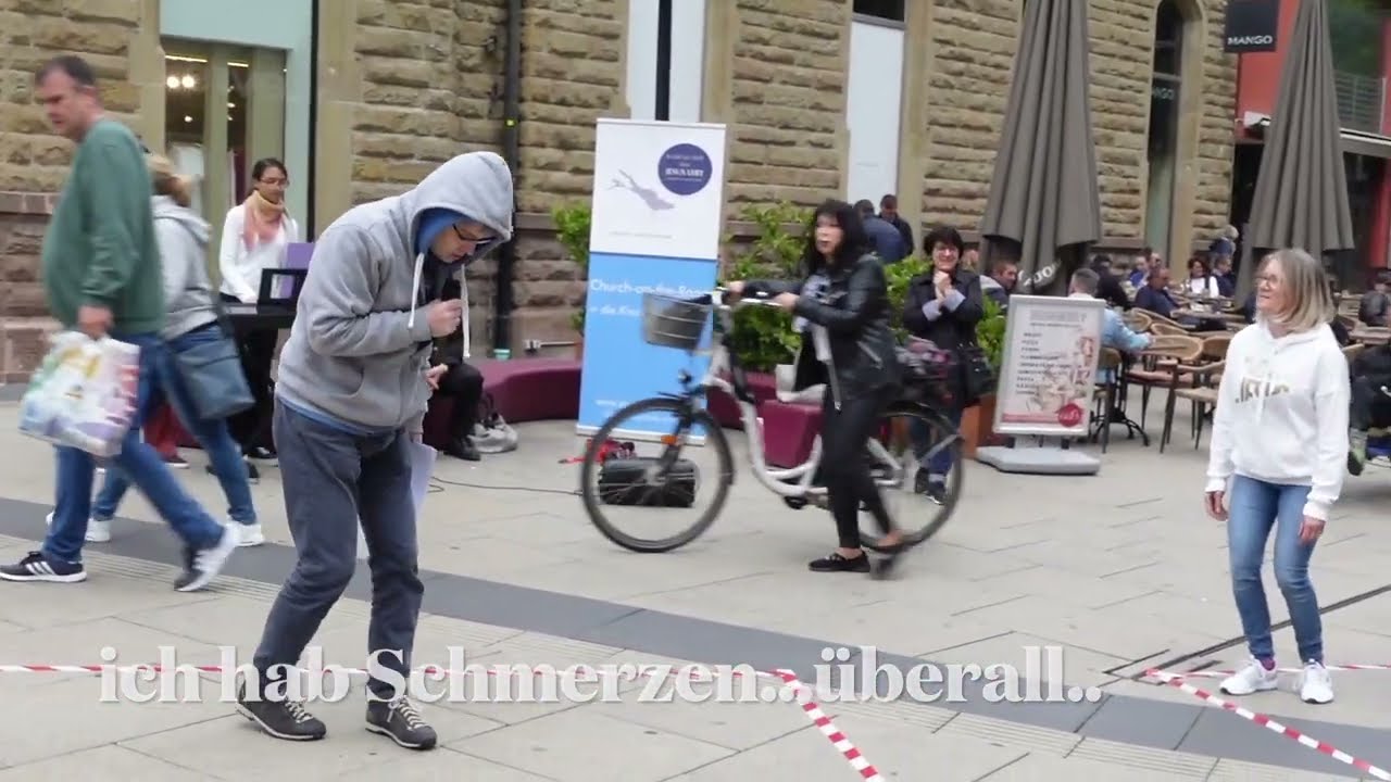 Strassenevangelisation praktisch an einem Samstag im Mai