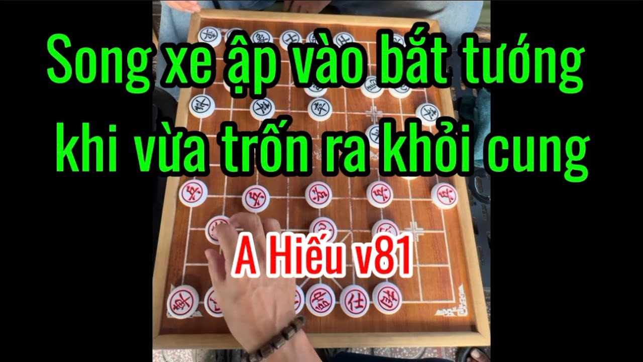 Song xe ập vào bắt tướng khi vừa trốn ra khỏi cung