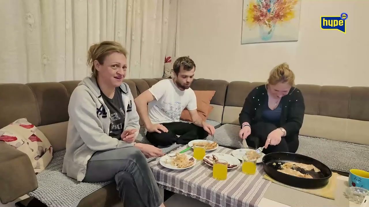 Ko nije tepsiju pojeo nije jeo,Fatima ti možeše u sebe gurat ali ti se ne primi?Jano ti si ko?