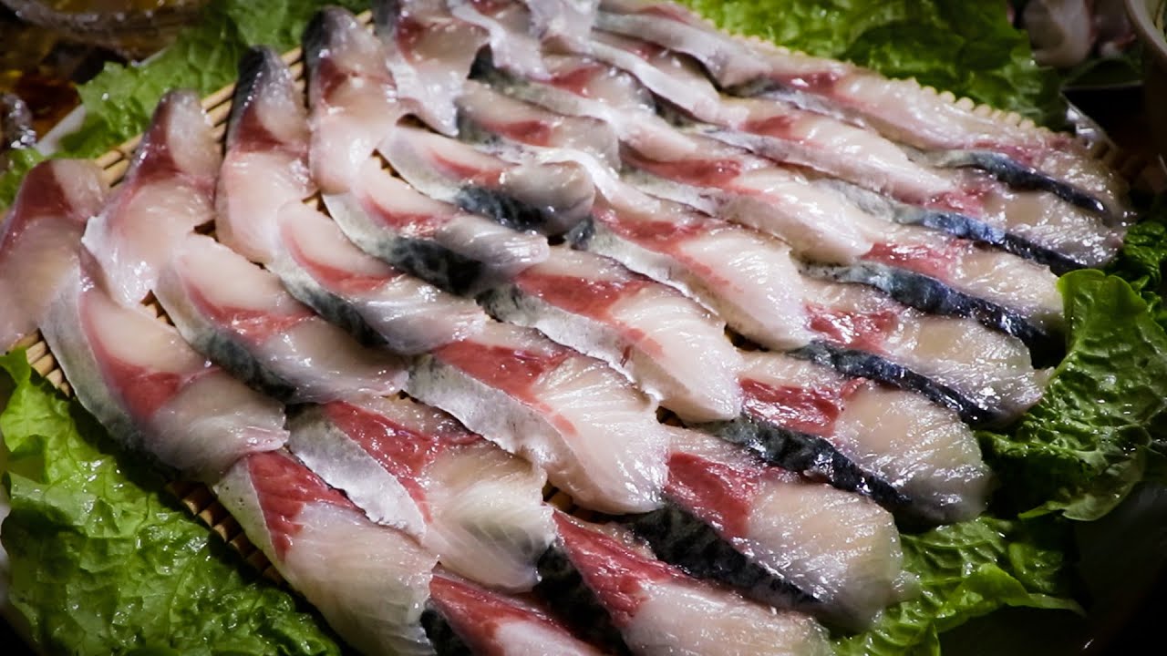 [Jeju Island] mackerel sashimi that you can taste properly in Jeju Island. domebe meat, meat noodles