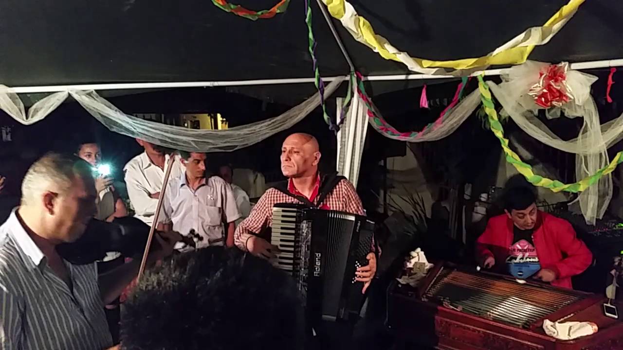 Loren tambal , Gherman acordeon, Elvis vioara