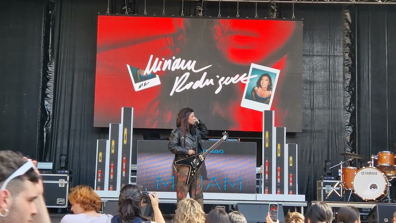 Prueba de sonido Miriam Rodríguez - Los40 Principales Santiago (Praza da Quintana) 16/5/23 Parte1
