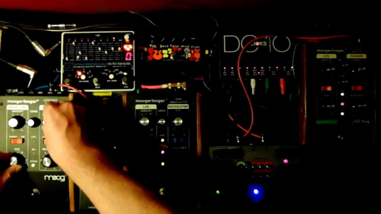 EHX 8-Step Sequencer-Moogerfooger-echolution (Is it a synth or a pedalboard ?)