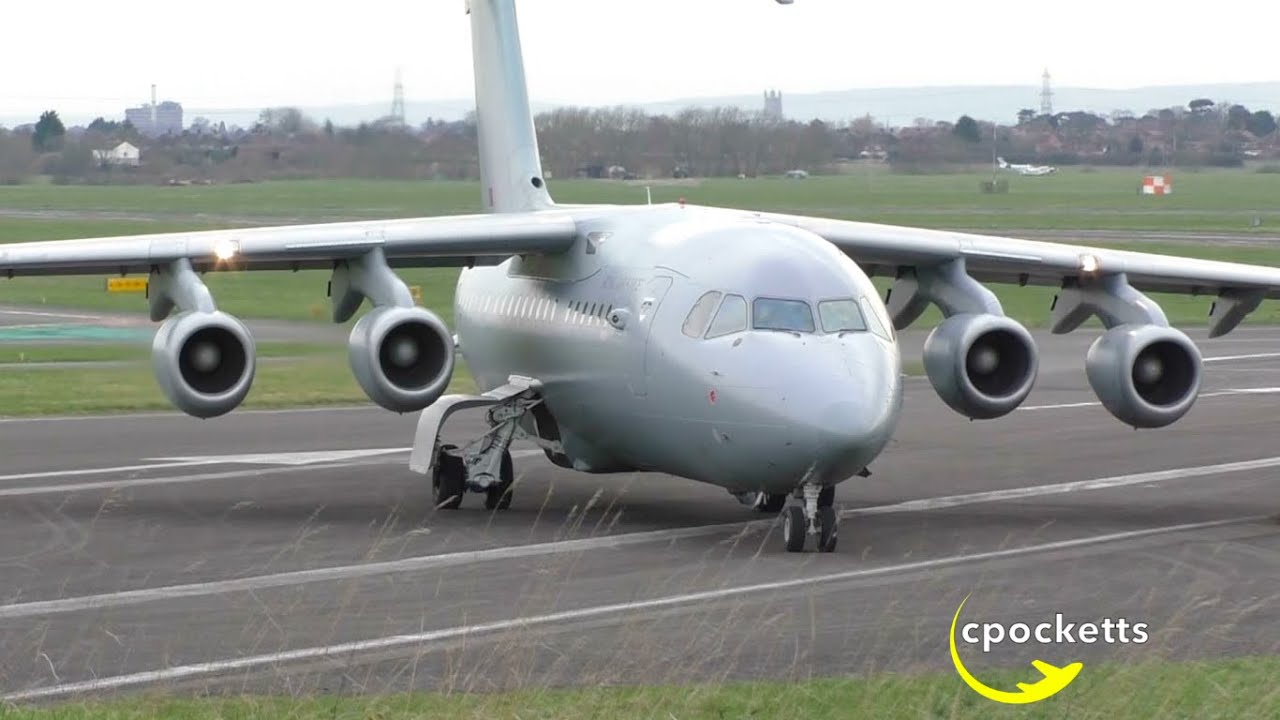 BAe 146-200QC C3 No.32 The Royal Squadron Airforce ZE707 - Close up Take off Gloucestershire Airport