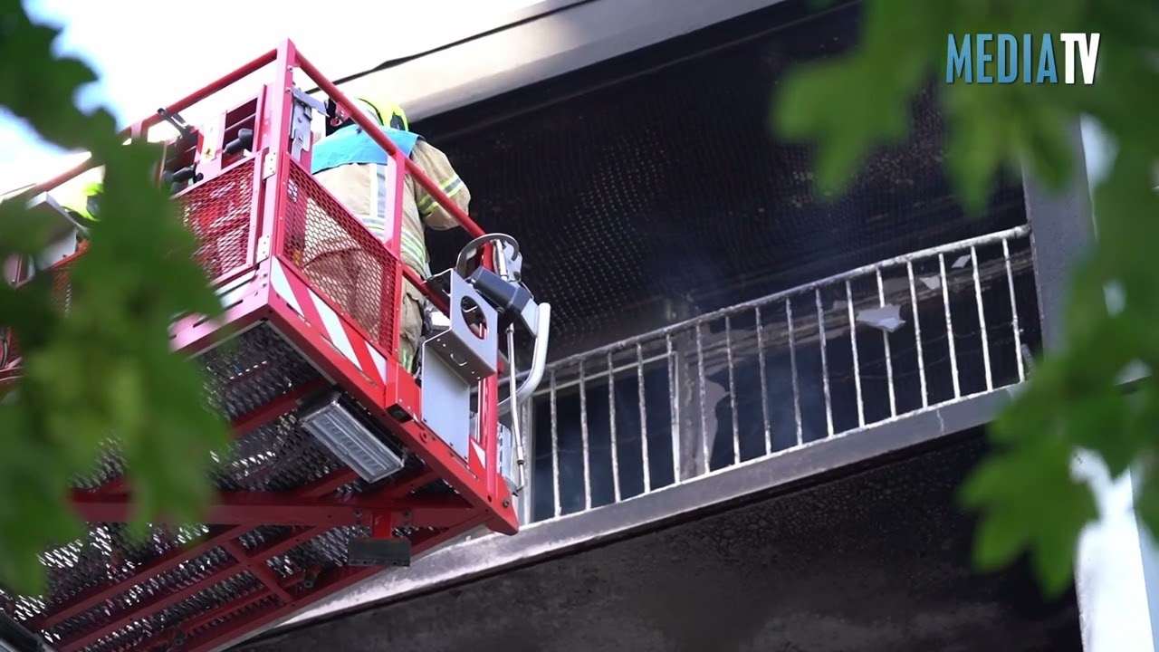 Persoon omgekomen bij zeer grote brand in flat Jongkindstraat Maassluis