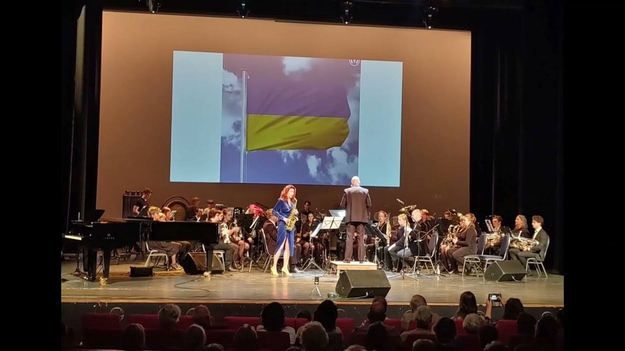 Pequeña Czarda , Fanfare DSS, solist Aubrey Snell