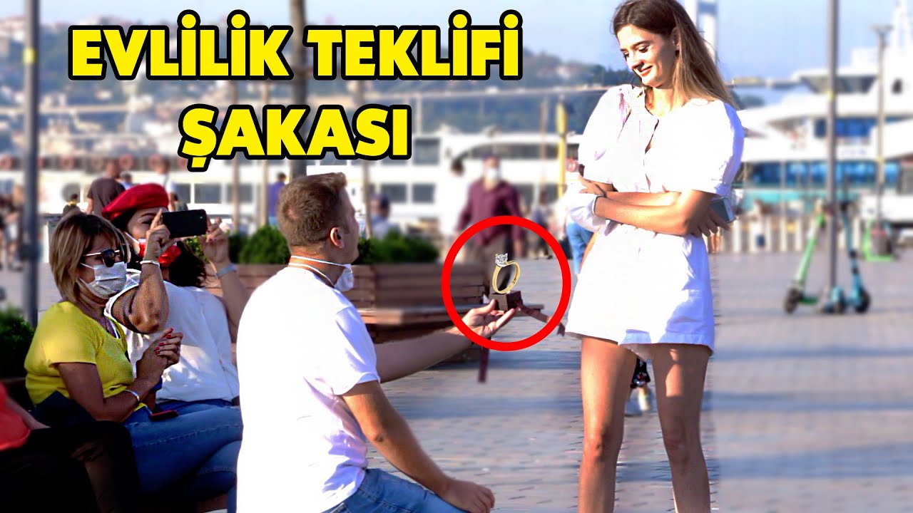 İNSANLARIN İÇİNDE REDDEDİLEN EVLİLİK TEKLİFİ ŞAKASI