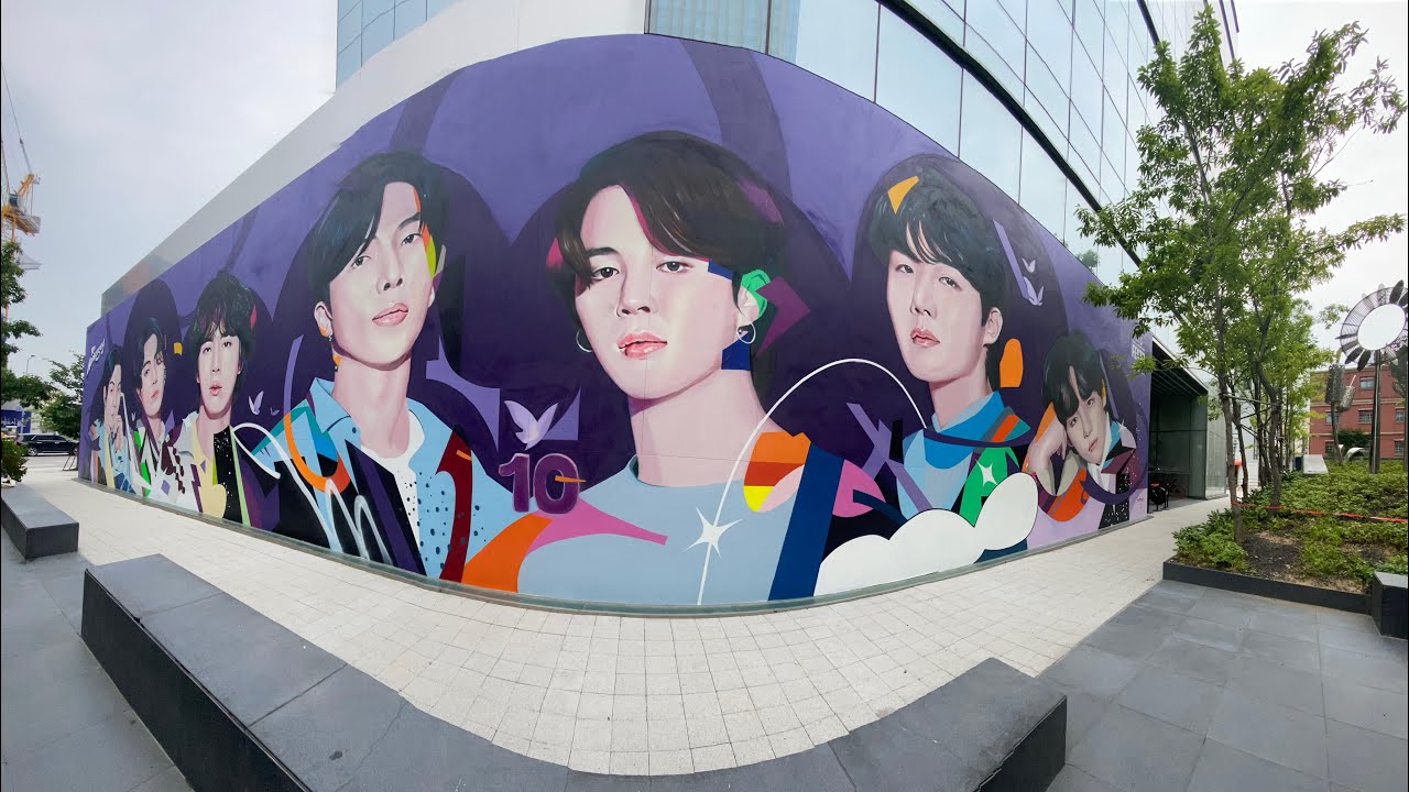 Beautiful BTS Mural Painting at Hybe Insight💜 #BTS #btsfesta2023 #hybeinsight #soeul