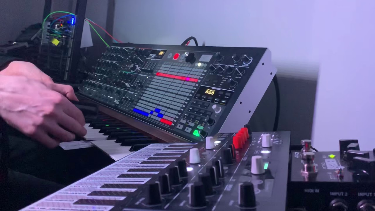 Matrixbrute Firmware 2.0 + Microfreak - Wiimote motion control