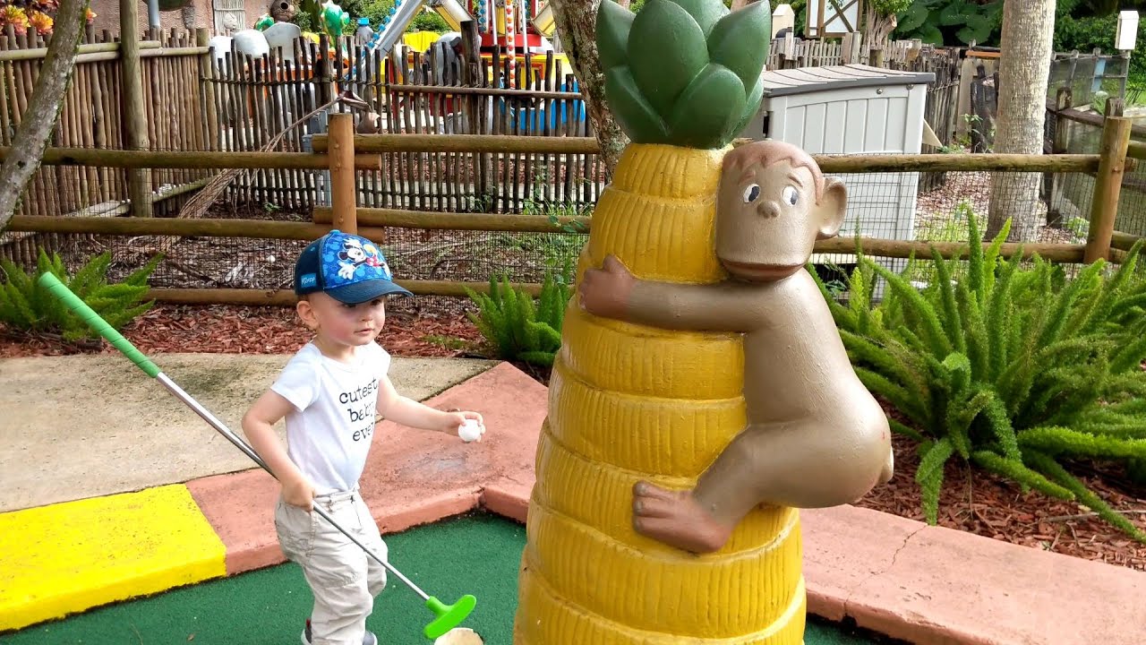 Mini Golf Kids Playtime Fun | Amusement Park | Summer Activities for Children | Video for Toddlers.