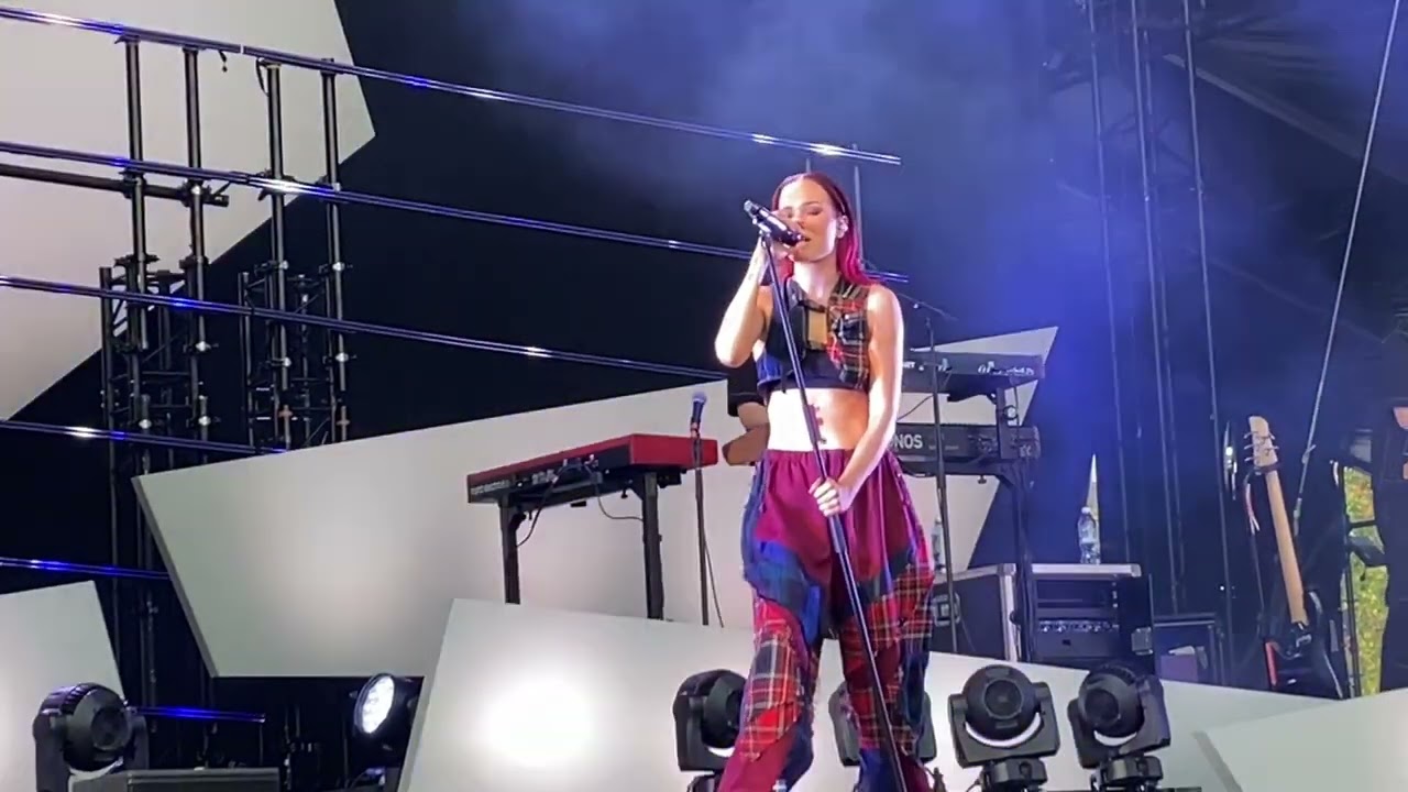 SANNI - Haukilahden rantaan (Suomipop Festivaali, Jyväskylä 15.07.2023)