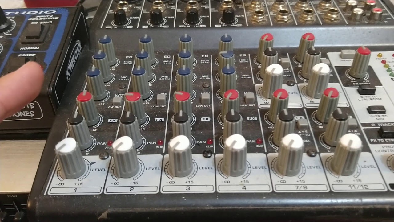 Mesa de som - Ensaios de bandas - Monitoração por fones