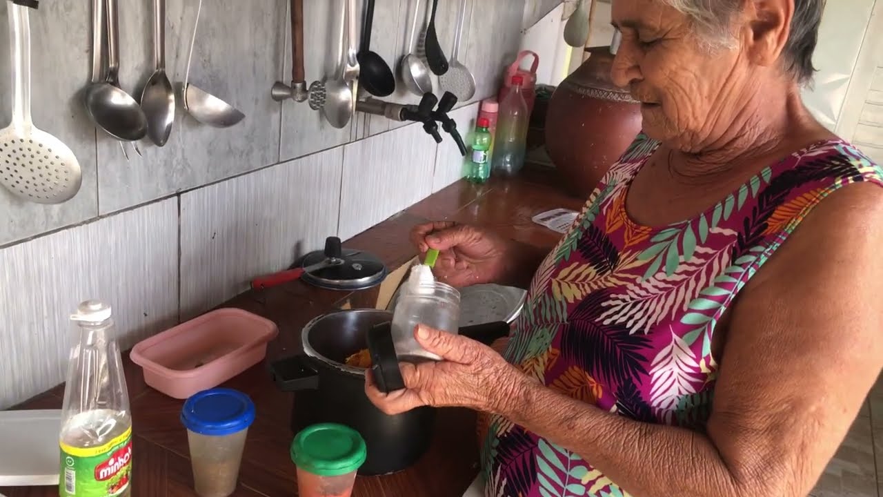 GRAÇAS A DEUS ESTOU MELHOR UM POUCO + FIZ CARNE DE GADO GUISADA COM FAROFA CASEIRA + ARROZ BRANCO