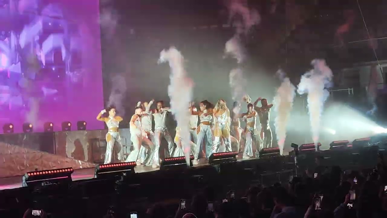 concierto lola índigo Granada - la niña de la escuela Gira el dragón