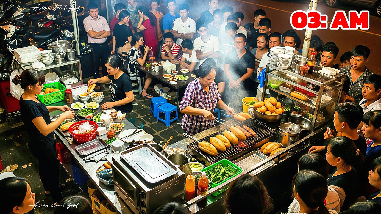 Vietnam&rsquo;s Busiest Banh Mi Stall Opens at Midnight &mdash; Yet Crowds Line Up for Hours Every Night
