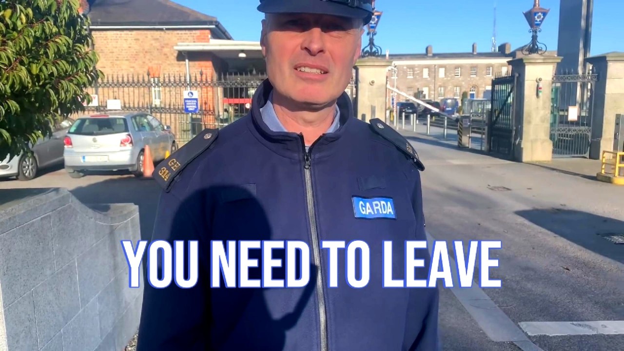 Calm Police Encounter Over Filming Rights in Public Area