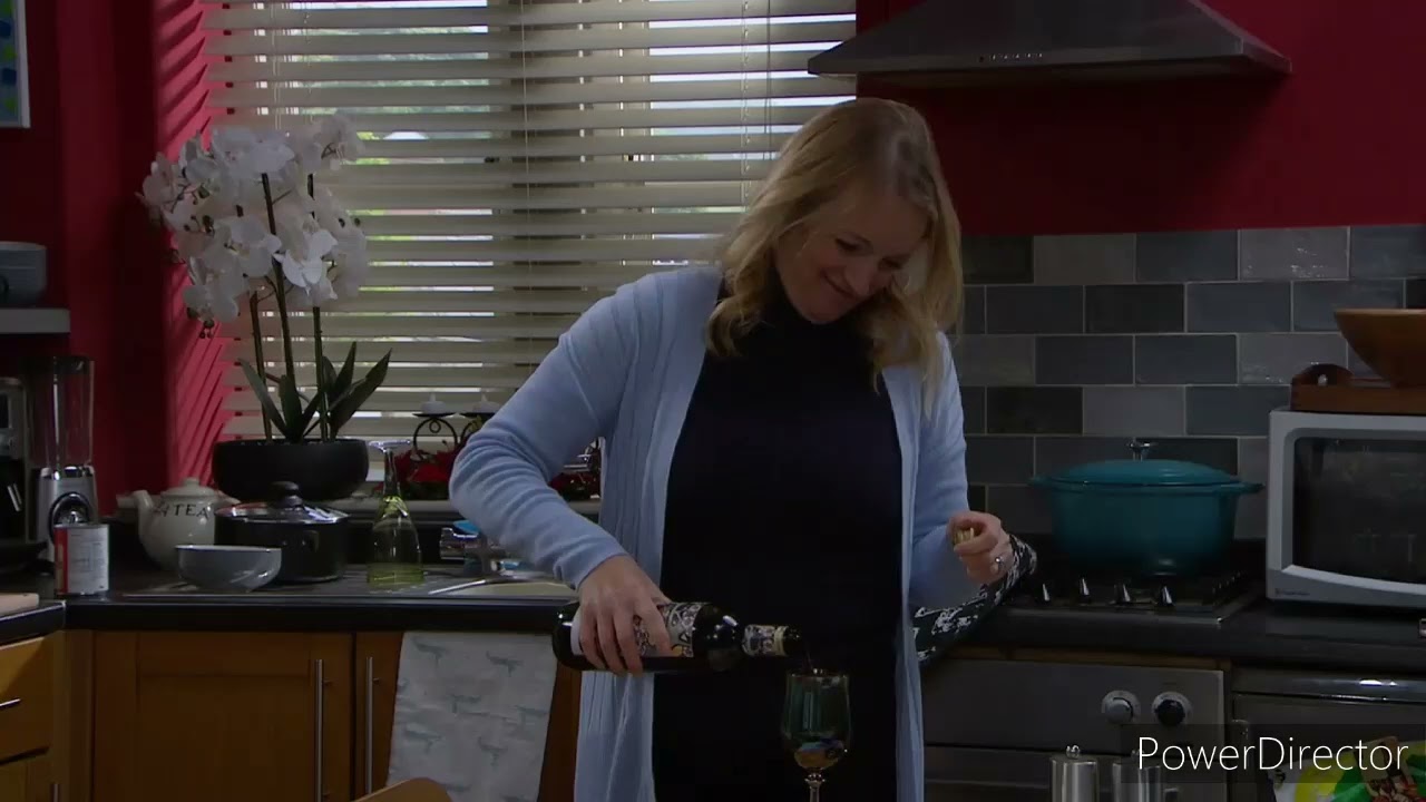 Emmerdale - Arthur Comes Out To Nicola (12th December 2022)