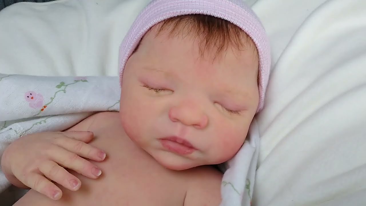 SO REAL! Silicone baby girl Mia sculpted by Izzy Zhao