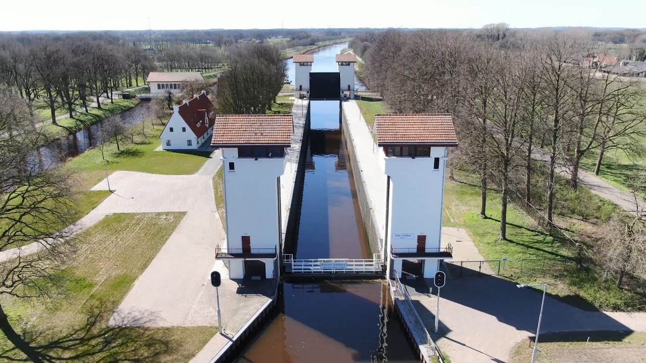 Sluis Delden. Een mix van rust en bedrijvigheid.