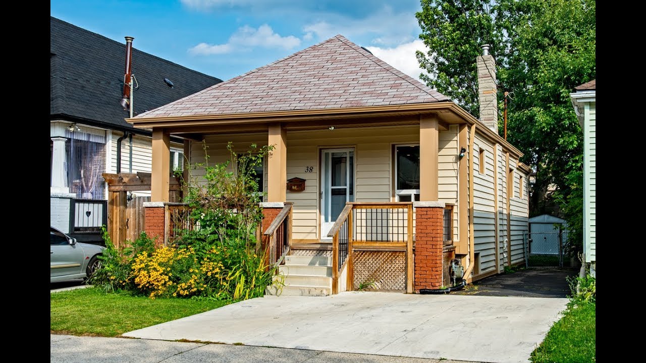 38 Tuxedo Avenue North, Hamilton