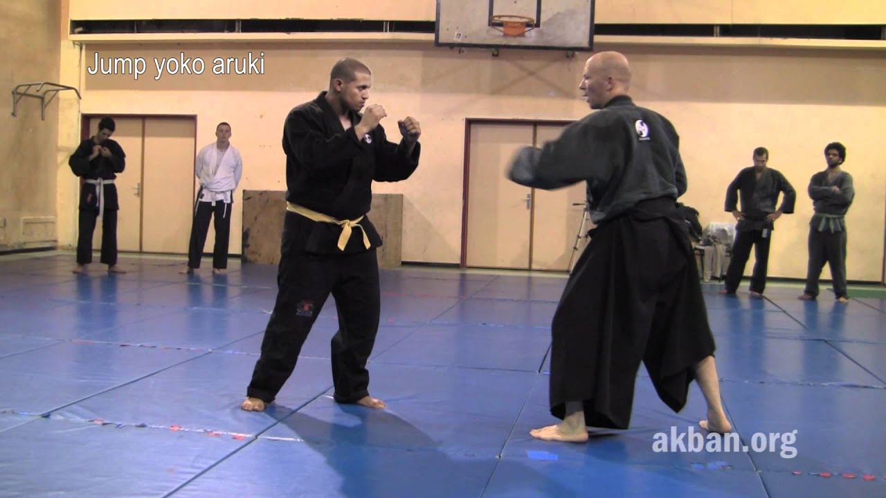 How to use Yoko aruki, Ninja walk, in combat - Ninjutsu technique, Yossi Sheriff, AKBAN