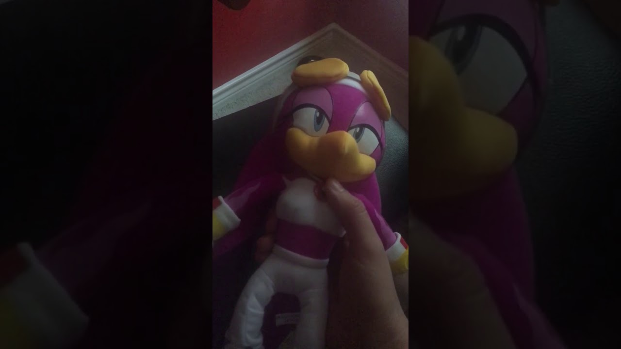GE Entertainment Sonic The Hedgehog Plush Reviews Wave The Swallow 11