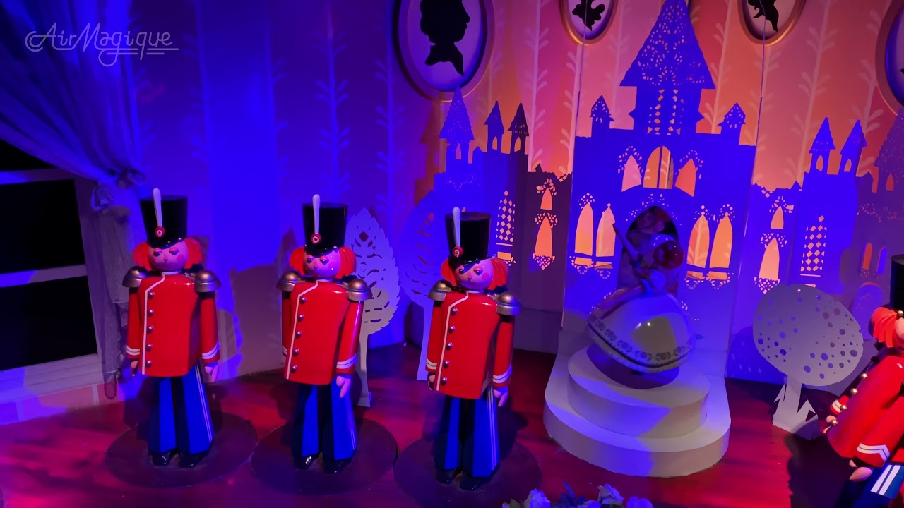 The Flying Trunk 🧳 | Den Flyvende Kuffert | Tivoli Gardens ​| Dark Ride | 4K 60 FPS | 2021