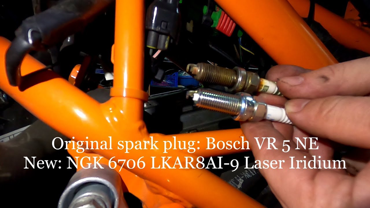 spark plug change - KTM 390 Duke