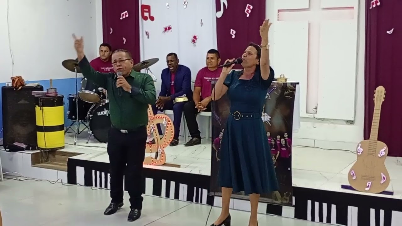 Dupla  Josias e Raquel  gratidão 🙏 festividade dos grupos                                     